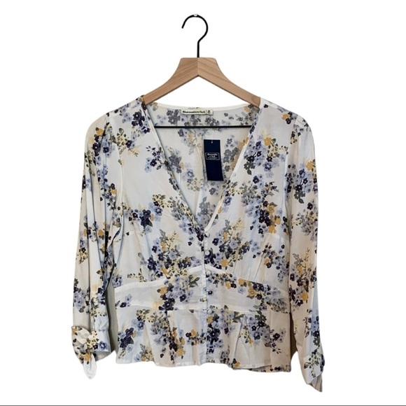 NWT Abercrombie & Fitch Long Sleeved Floral Wrap Top Medium - Picture 1 of 5